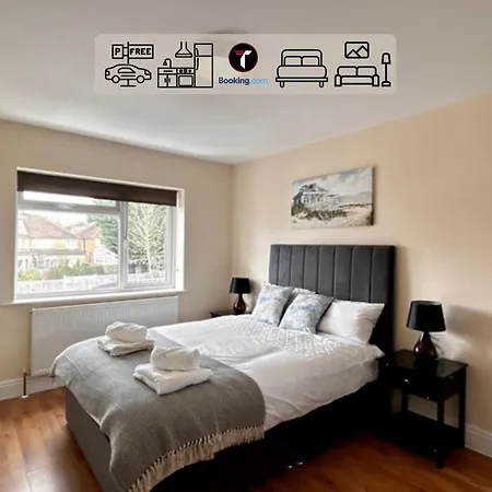 Stylish 2 Bedroom Flat By Tara Stays Short Lets & Serviced Accommodation Watford With Free Parking & Nearby Warner Studios Buitenkant foto